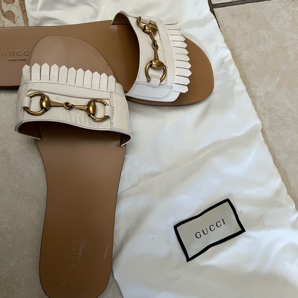 Flat shoes